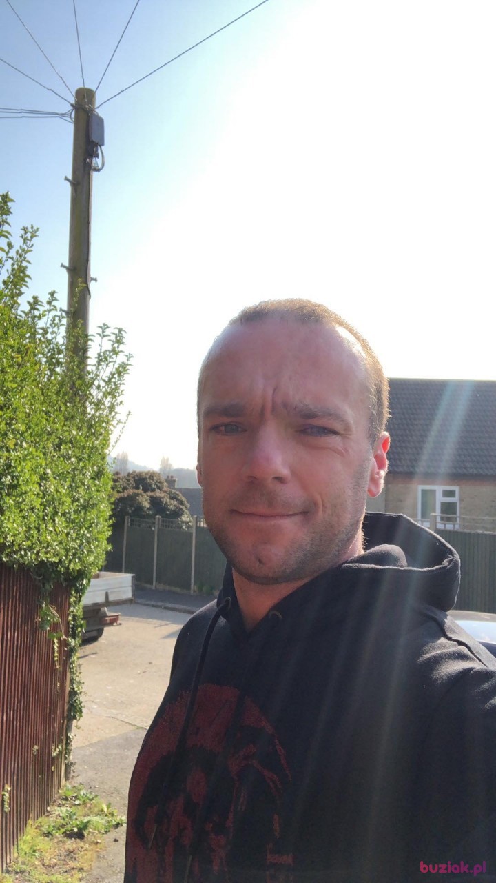 Kris, Male, 41, Wielka Brytania: 1
