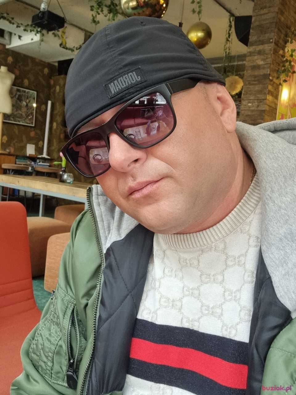 Aregar, Male, 39, Wielka Brytania: 1